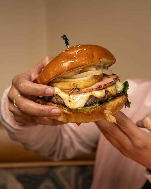 Hawaiian Cheeseburger Featured