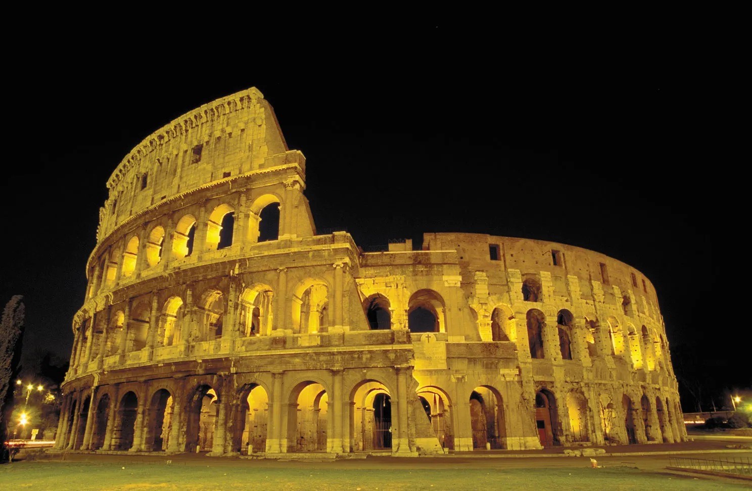 Roman Colosseum - Authentic Italian Heritage at Davinci's Pizza & Wings
